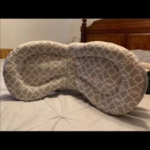 Adjustable nursing pillow